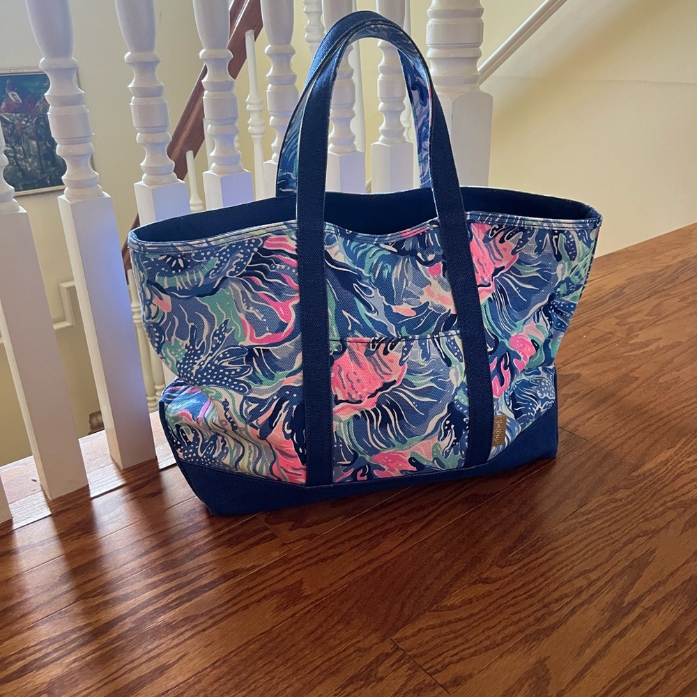 Lily pulitzer mercato beach bag in a good condition